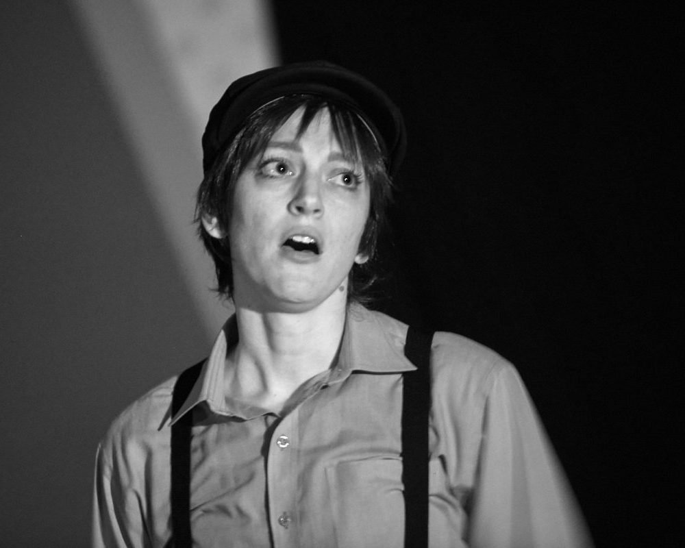 Gillian performing searching for pierrot